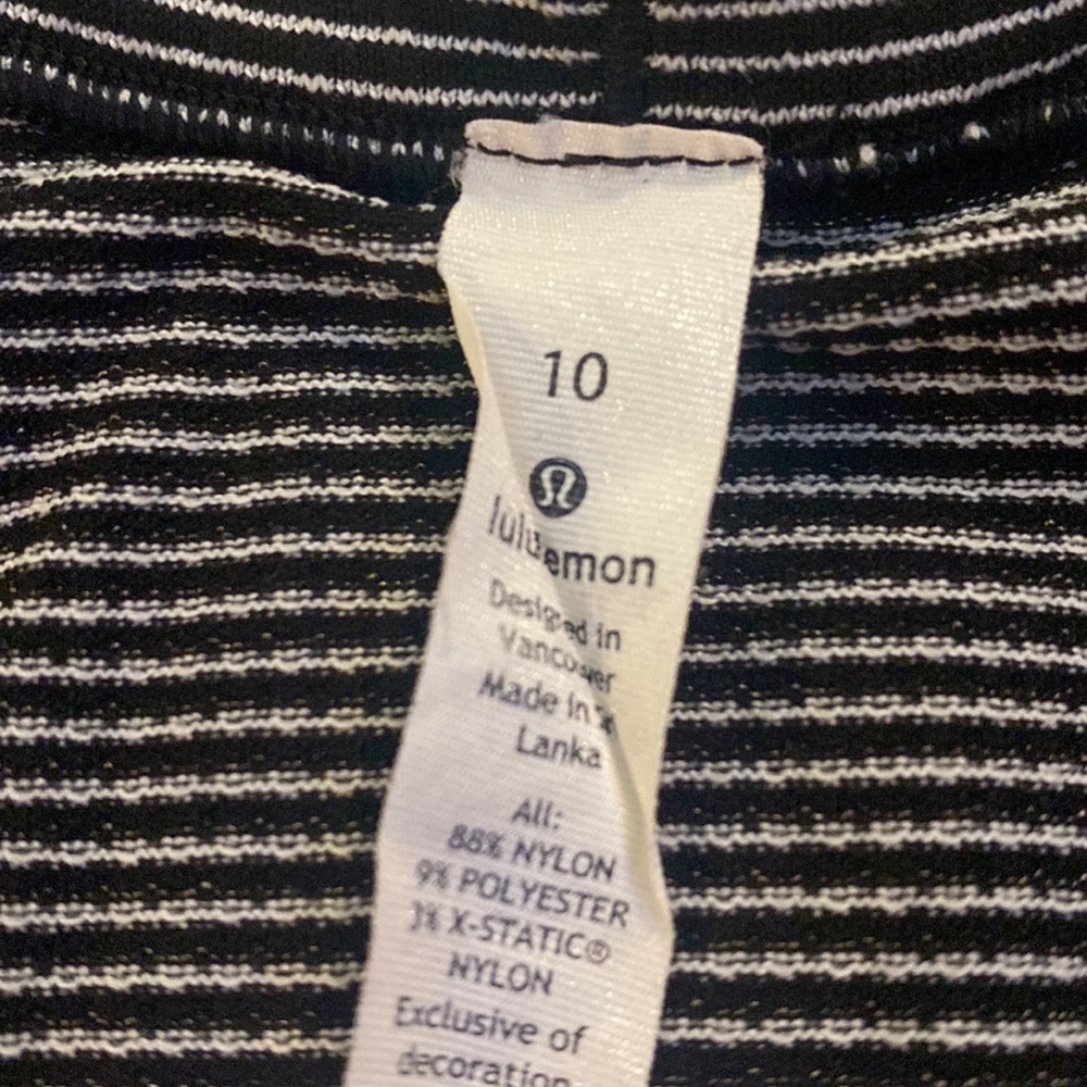 Lululemon tee - Picture 3 of 6